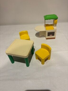 Vintage Little Tikes Dollhouse Kitchen Centre, Table & 2 Chairs